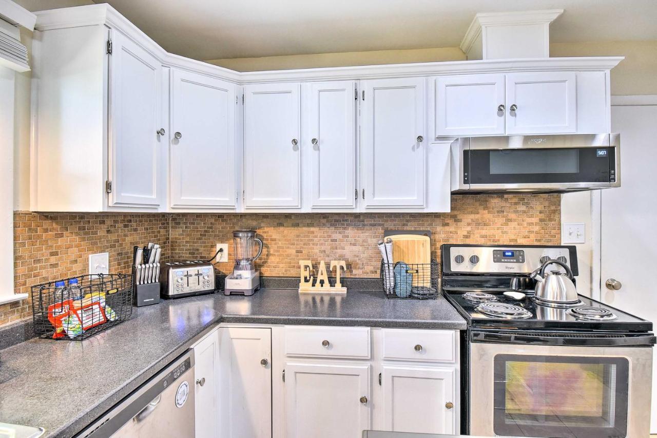 Charming Hampton Home With Yard 2 Mi To Beach! Exteriör bild